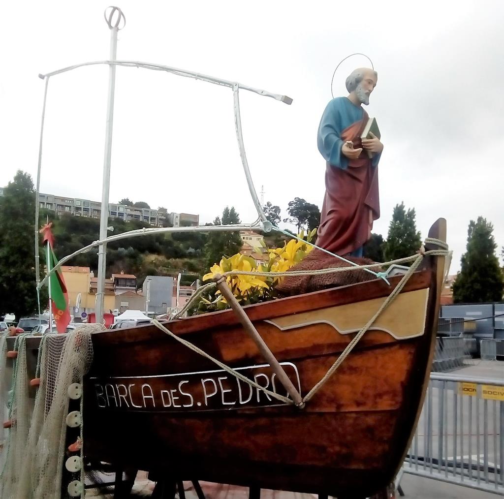 Die Barca de S. Pedro — ein hölzernes Fischerboot mit dem Bildnis des heiligen Petrus, Schutzpatron der Fischer von Afurada